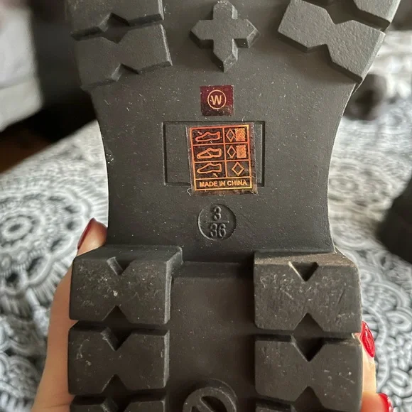 Public Desire Wide Fit Zenya chunky chelsea boots in black - Picture 4 of 5